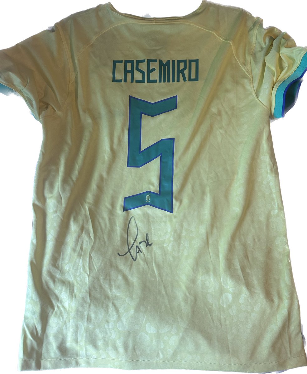 Optimum_Signed's tweet photo. Man United signed shirts available now https://t.co/ZgWfCEEKeJ