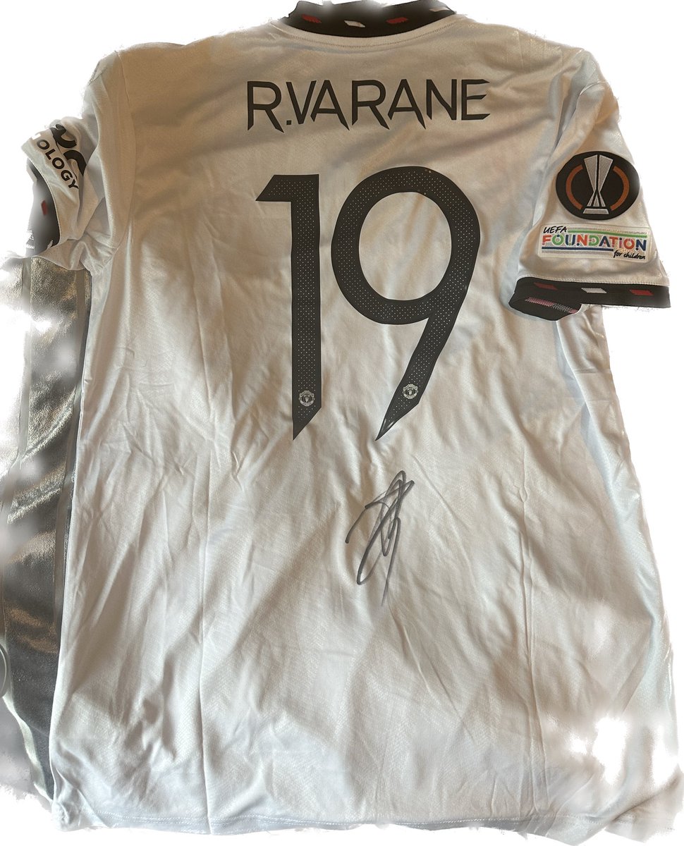 Optimum_Signed's tweet photo. Man United signed shirts available now https://t.co/ZgWfCEEKeJ