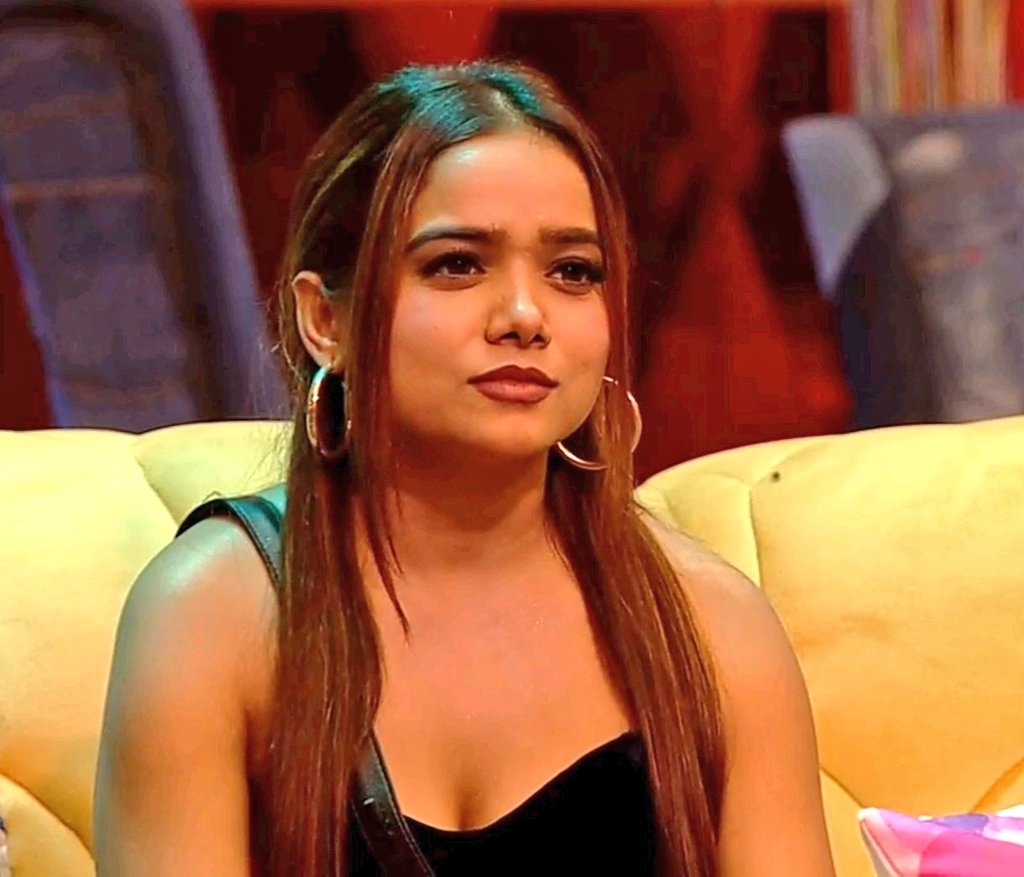 real_khabri_1's tweet photo. Biggest Fan War between two Strongest Female Contestant of #BBOTT2

Who according to you will Win #BiggBossOTT 🏆

Like- #JiyaShankar
Retweet- #ManishaRani Comment- Name

@JioCinema
@EndemolShineIND 

Results will be announced 10 PM tomorrow. https://t.co/CSCBS2MPa1