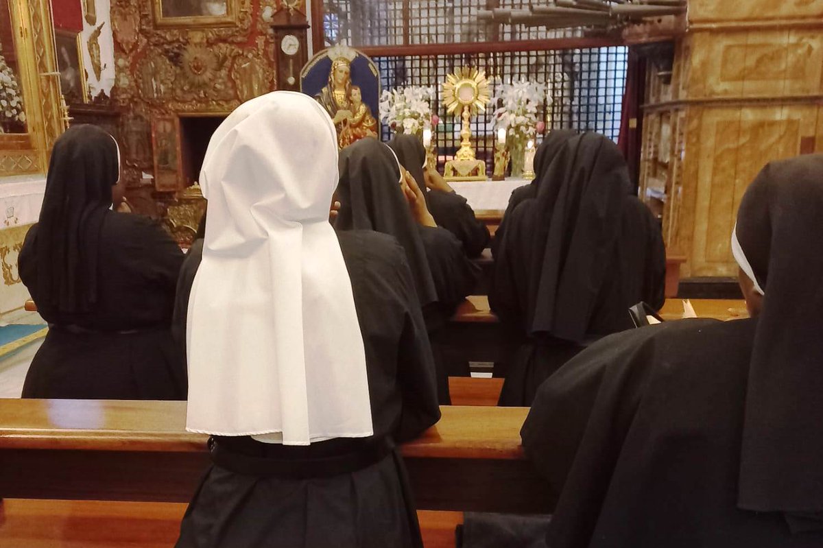 Archisevilla1's tweet photo. Los conventos de clausura de Sevilla se suman a la #CadenadeOracionporlasVocaciones propuesta por @ArzobispoSaiz durante la JMJ de #Lisboa2023  🙏 https://t.co/nu0x9P9Go7 https://t.co/2RkZqFPHQc