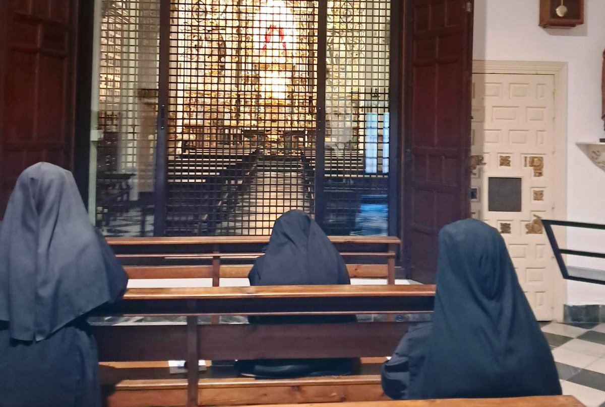 Archisevilla1's tweet photo. Los conventos de clausura de Sevilla se suman a la #CadenadeOracionporlasVocaciones propuesta por @ArzobispoSaiz durante la JMJ de #Lisboa2023  🙏 https://t.co/nu0x9P9Go7 https://t.co/2RkZqFPHQc