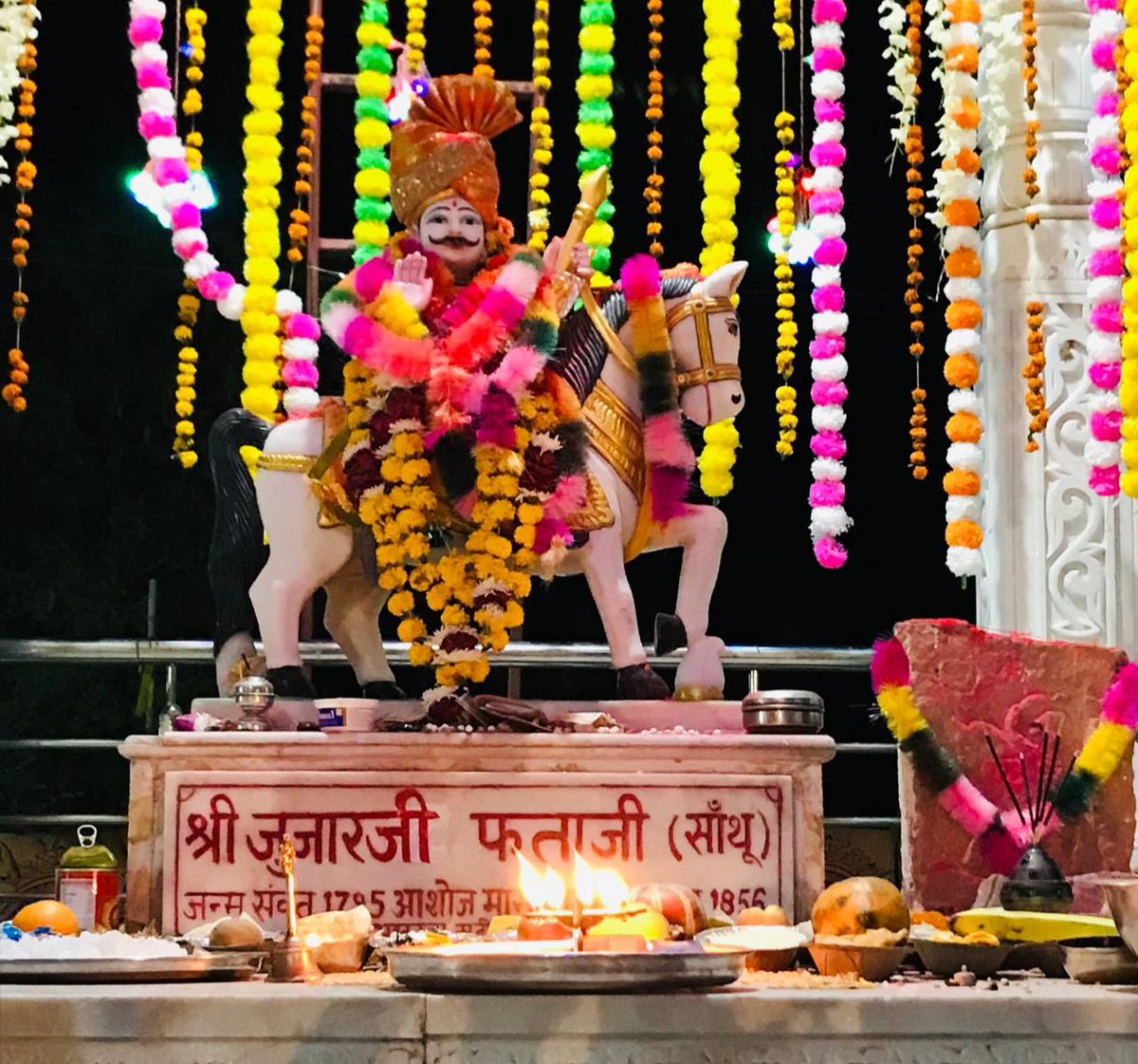 GiriraajSinghRp's tweet photo. राजपुरोहित वर्ग के वीर, वीरांगनाओ, लोक देवताओं के सम्मान के लिए और सांस्कृतिक संरक्षण के लिए श्री राजपुरोहित कल्याण बोर्ड का गठन करे!
@ashokgehlot51 @RajCMO
@_lokeshsharma

#श्री_राजपुरोहित_कल्याण_बोर्ड_का_गठन_हो

लोकदेवता वीर फताजी साथू https://t.co/GibbAa0IYn