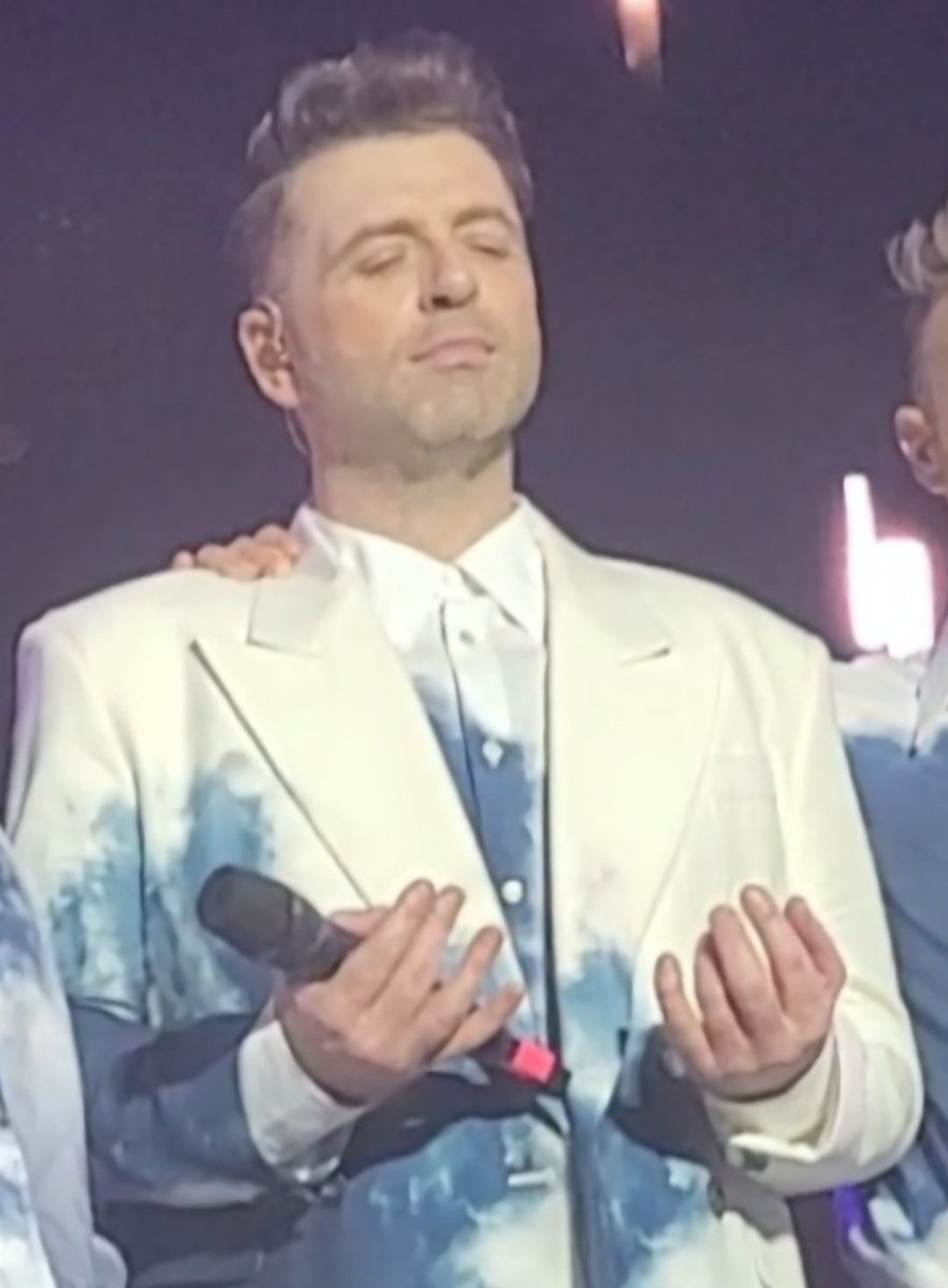 I'm off to London for Dinner tonight with the Girls and I'm trying to be all Zen about travelling the underground ...Hate it!! Anyway... It's Monday start of a new week, sending good vibes to you all and @MarkusFeehily I Miss You, I really hope you are doing ok ♥️ Always! X