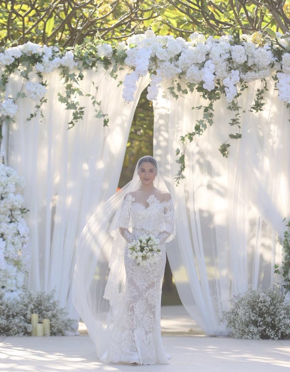 dwumple's tweet photo. YOU LOOK SO BEAUTIFUL IN WHITE 🎶 https://t.co/QADnskEjDj