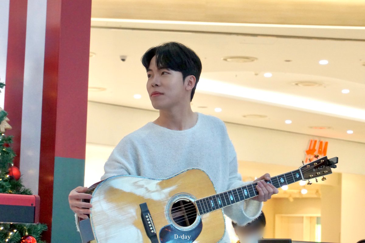 D_day_of_D's tweet photo. 𝟐𝟑𝟎𝟏𝟐𝟏 타임스퀘어 문화공연

📍타임스퀘어
#터치드 #TOUCHED #디온 https://t.co/auEZB7dxnX