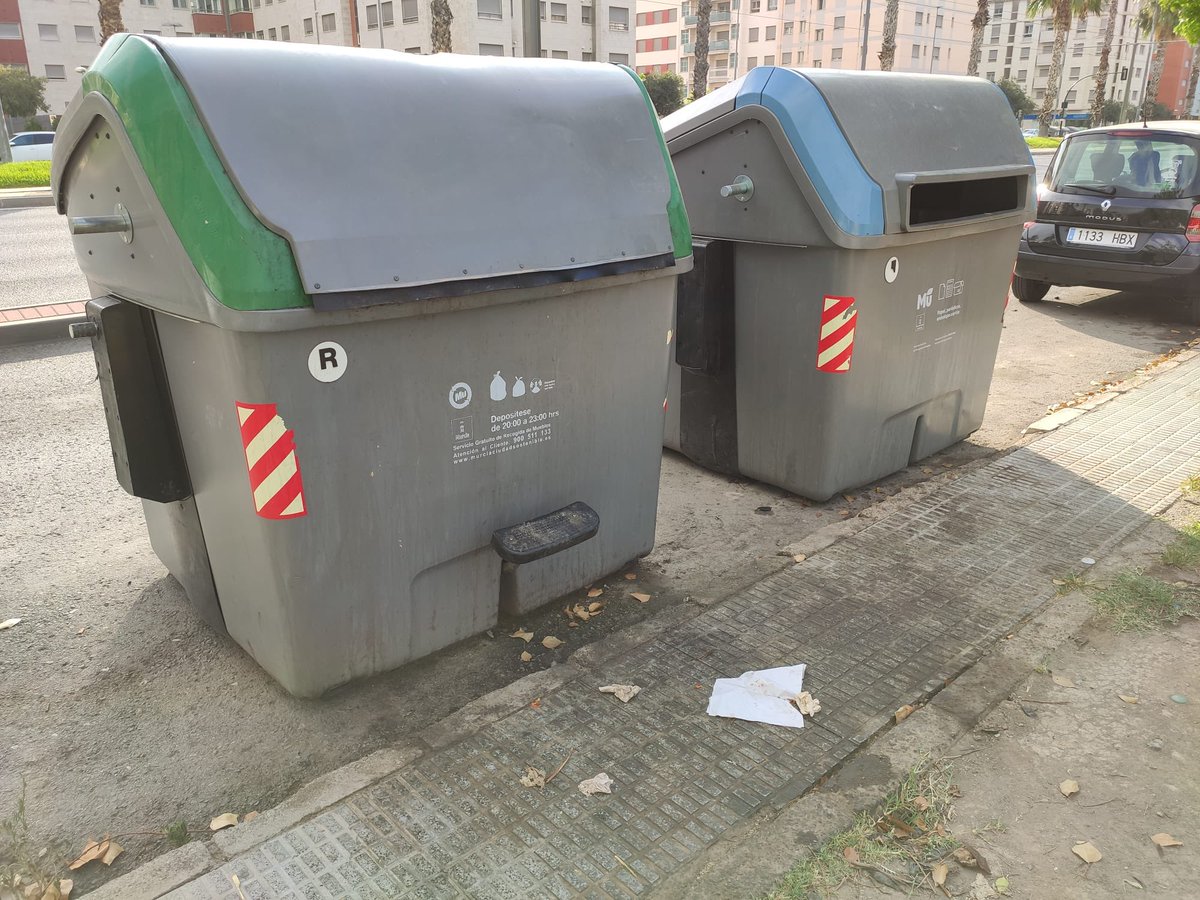 CarmenFructuos4's tweet photo. Cuando decimos que el #planrecupera del PP es puro postureo es por algo.
Este es el estado de dejadez, suciedad y abandono que presentan nuestros barrios y pedanías.
Contador en marcha ⏱.
#SanAntón https://t.co/Q47rktC0SV
