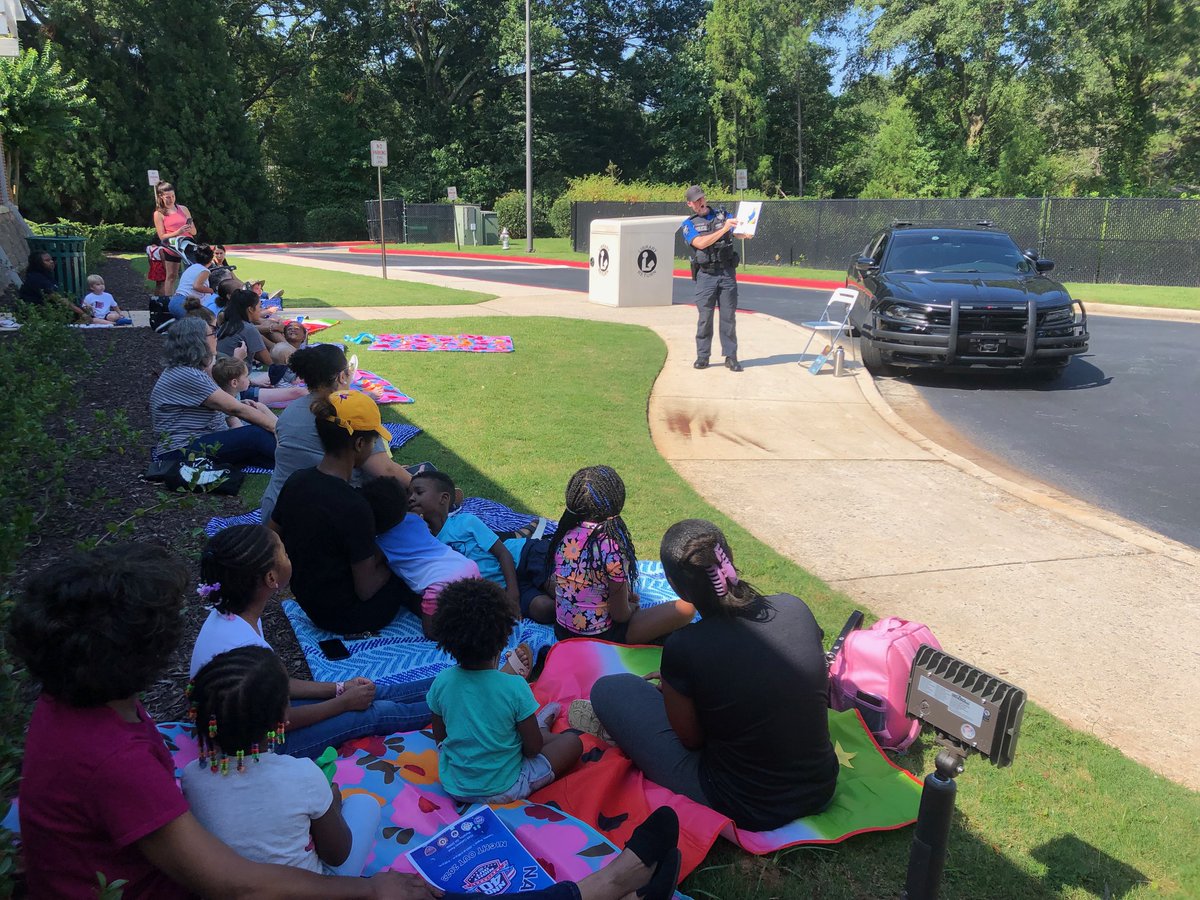 cobblibrary's tweet photo. Thank you Officer Justice for coming out to our last Community Helper Storytime at #SouthCobbLibrary! We had a fun summer full of community helpers and appreciate their time visiting the library. @CobbPoliceDept https://t.co/pqJKRhSOJy