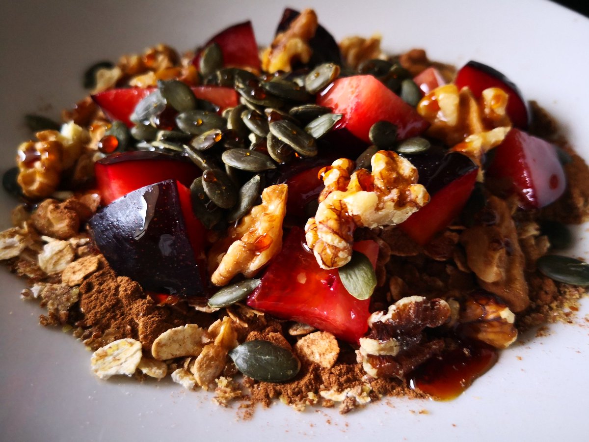 JoanneD_'s tweet photo. Organic oats, plums, walnuts, ground flax, pumpkin seeds, maple syrup & Ceylon cinnamon
Add filtered water as a healthier alternative to plant milk
#Empowerment
#ReverseDisease #WFPB #IBD #IBS #Ostomist #Nutrition #HealingFood #Antiinflammatory #Stoma #Colostomy #Ileostomy #UC https://t.co/tdD3QMpVW4