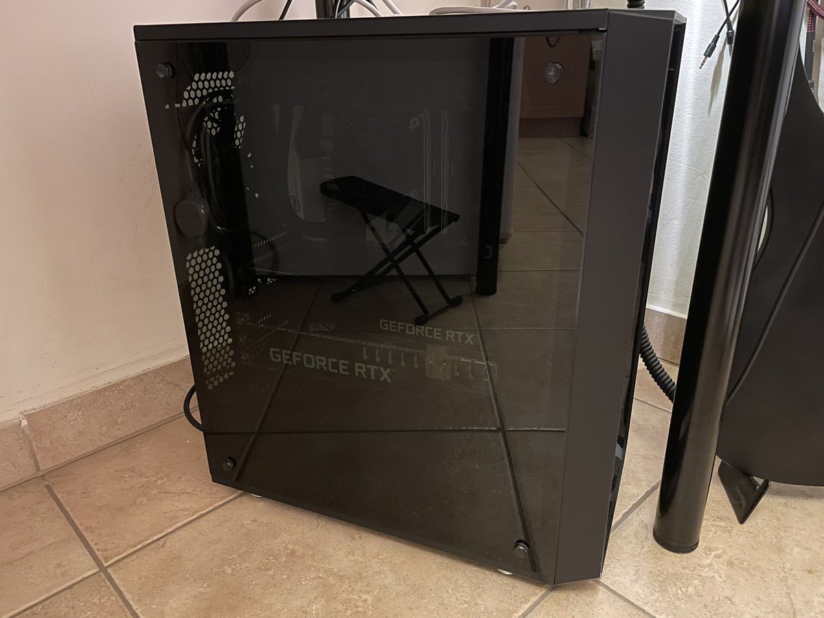 Recently got my PC back. After a luggage security check in Tel-Aviv, PC was packed back so poorly, the glass panel got smashed. I thought I would have to run it with "supreme airflow" fioever.
But thanks to <a href="/fractalofficial/">Fractal Design</a> support, the PC is back! You guys are amazing.