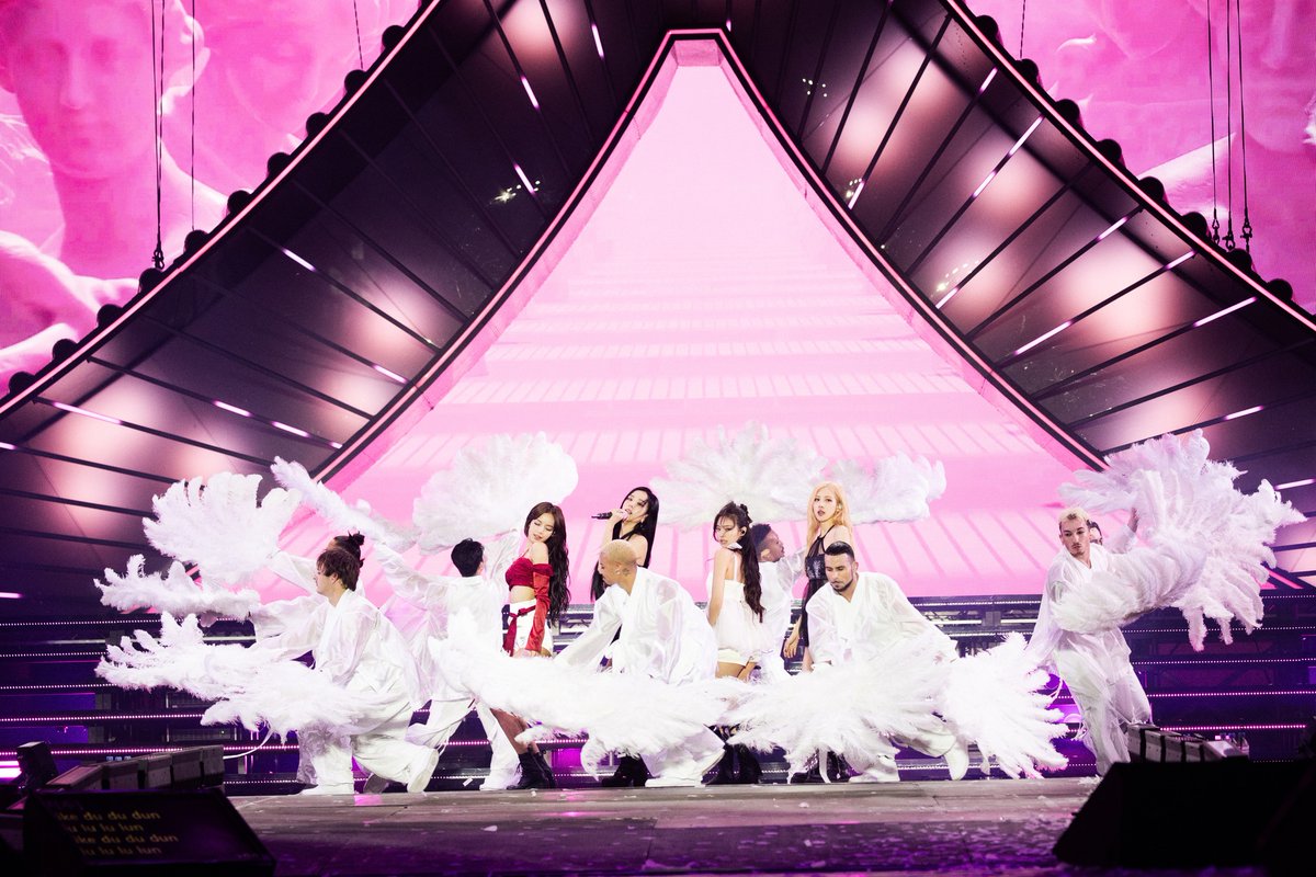 StadeFrance's tweet image. Déjà 1 mois 😭🖤🩷

#BlackPink #StadeDeFrance #블랙핑크 #BornPink  @BLACKPINK 

📸 Stade de France /YG Entertainment