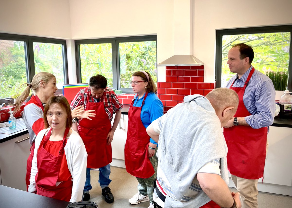 gregsmith_uk's tweet photo. Earlier I saw first hand some of the fantastic work of @PrincesCentre, joining some of their clients at their Monday morning cooking session, preparing a healthy chicken chow mein - promoting independence and life skills. We’re so lucky to have The Princes Centre here in Bucks. https://t.co/7moguxnDLd
