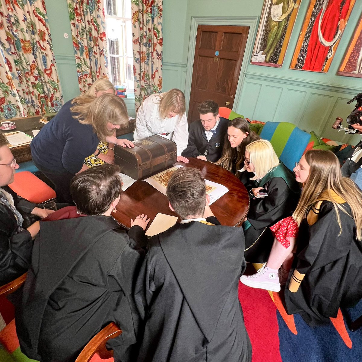 BloomsburyBooks's tweet photo. The Bloomsbury team and expert Harry Potter readers held a quiz inspired by the new #HarryPotterAlmanac, sipped tea from the charming Umbridge Afternoon Tea Set from the Harry Potter Shop but also got an EXCLUSIVE sneak peek of The Harry Potter Wizarding Almanac! https://t.co/0kapLEUOGF