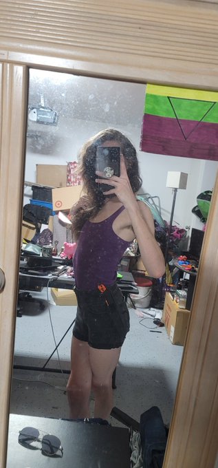 Dangerous bunny >:3 https://t.co/DHht084I5h