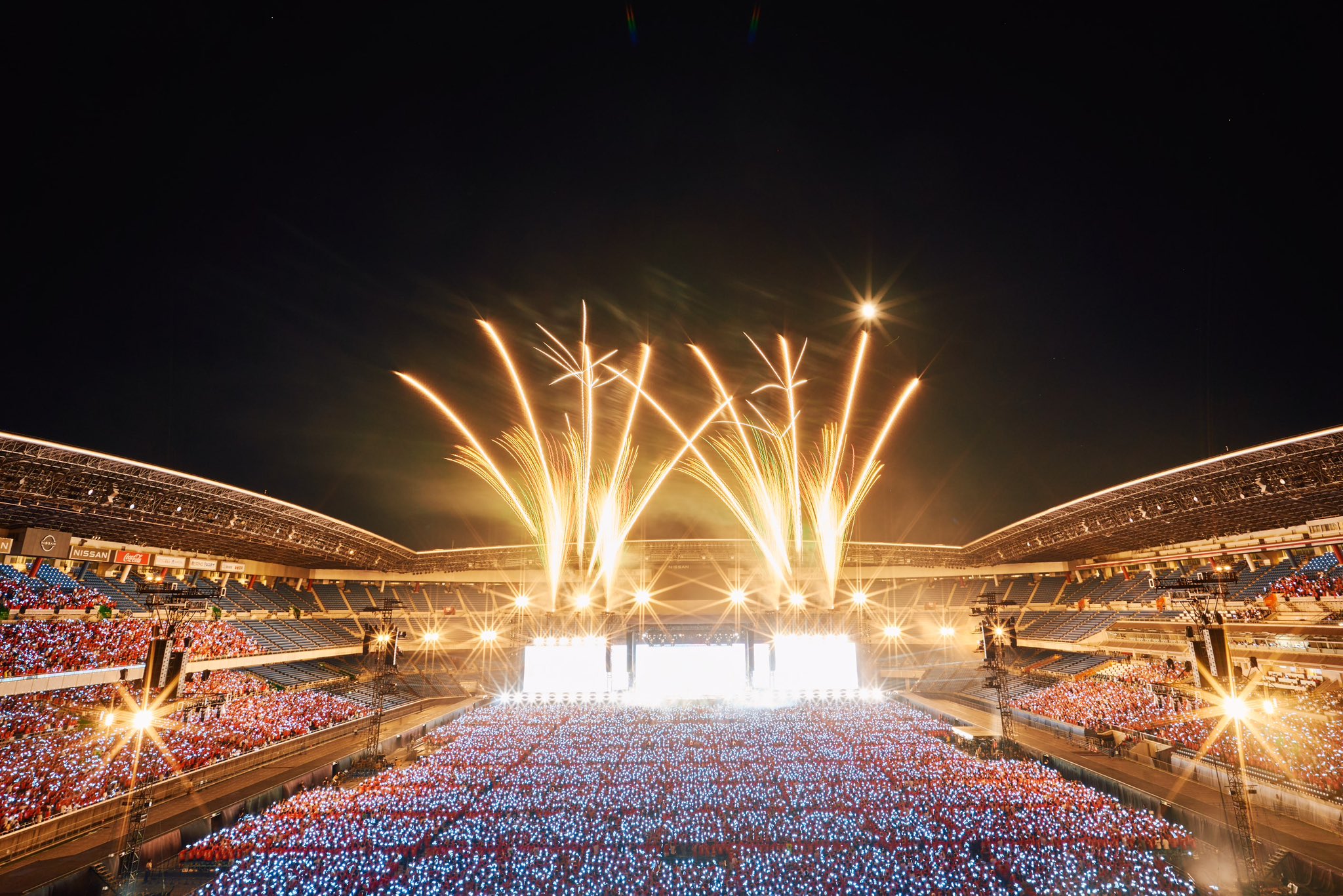 UVERworld  日産スタジアム

汚れ傷などなく美品です UVERworld_Staff_ on X: 