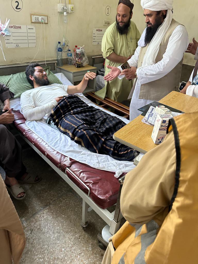 تیمرگڑھا -
ایم این اے و امیر فاٹا مولانا محمد جمال الدین کا تیمر  گڑھا  ہسپتال کا دورہ-
ایم این اے و آمیر فاٹا مولانا محمد جمال اُلدین نے  تیمرگڑھا   میں زخمیوں کی عیادت کی-
امیر فاٹا مولانا محمد جمال الدین نے زخمیوں کے لیے  بہترین طبی علاج معالجہ کی ہدایات کی-