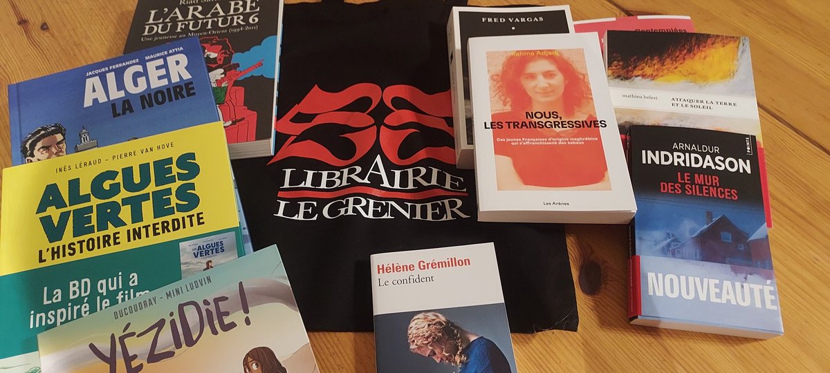 AzmenSig's tweet image. Entrer dans une librairie avec un moyen de paiement, c'est une épreuve. Comment être "raisonnable" ? 😬 
Samedi, nouveau craquage...
Réaction de notre #15ans : " aaaah, je m'attendais à pire ! " 😅
Maintenant, yapluka lire 🤩. Toujours difficiles les passages à @Lib_LeGrenier 1😂