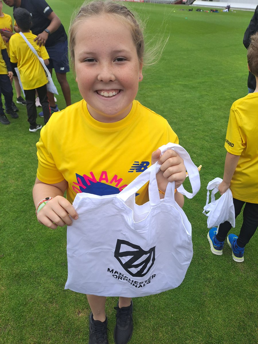 AllStarsHighto1's tweet photo. Look at our Jess from Hightown enjoying her trip to Old Trafford! @HT_Hurricanes https://t.co/YU303yyZGi