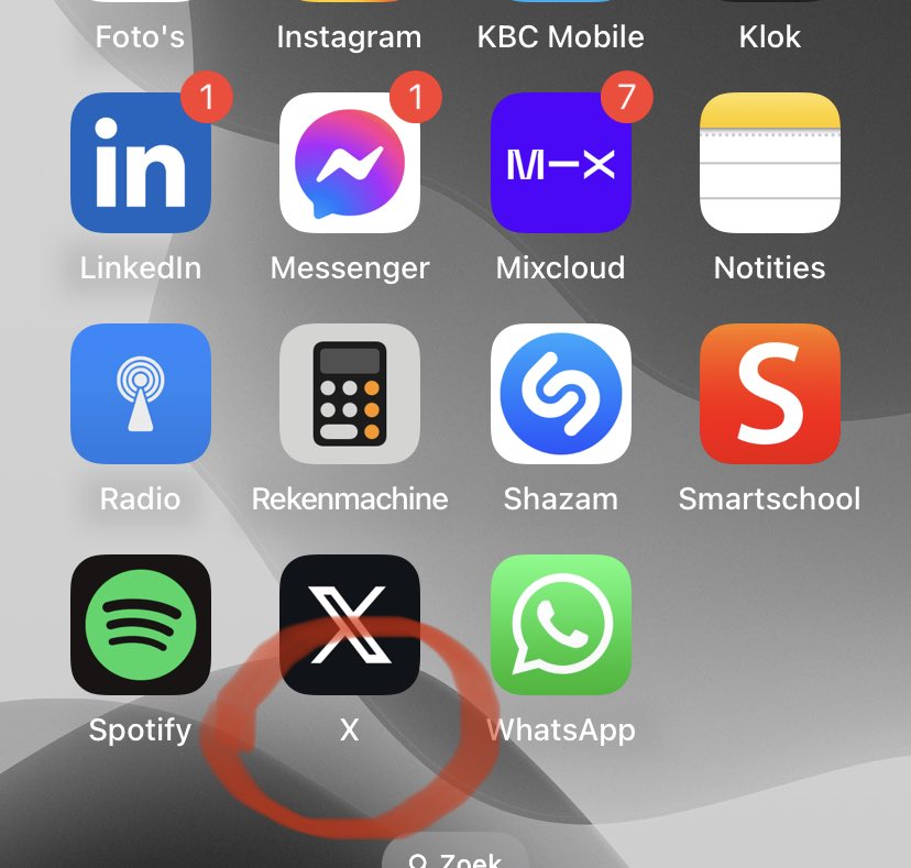 CeepeeInTheMix's tweet photo. ⁦@elonmusk⁩ common dude… the logo is ok… but that name below the icon ??????? https://t.co/RWJtwAtY9F