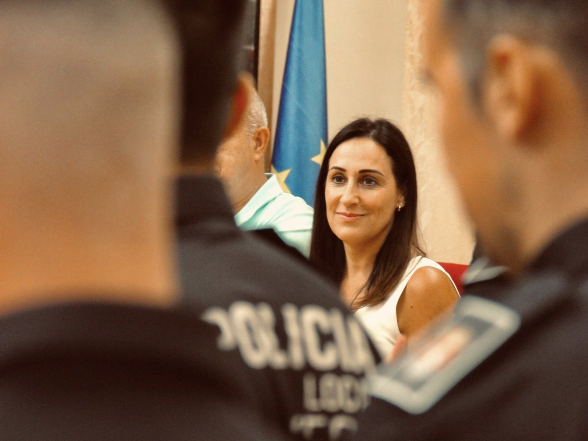 remedios_lajara's tweet photo. El pasado viernes un total de 21 agentes de Policía Local tomaron posesión como funcionarios de carrera.
Con vuestro servicio, compromiso y dedicación seguiréis contribuyendo para que #Yecla siga siendo una ciudad segura. https://t.co/HmDvdHIiHi