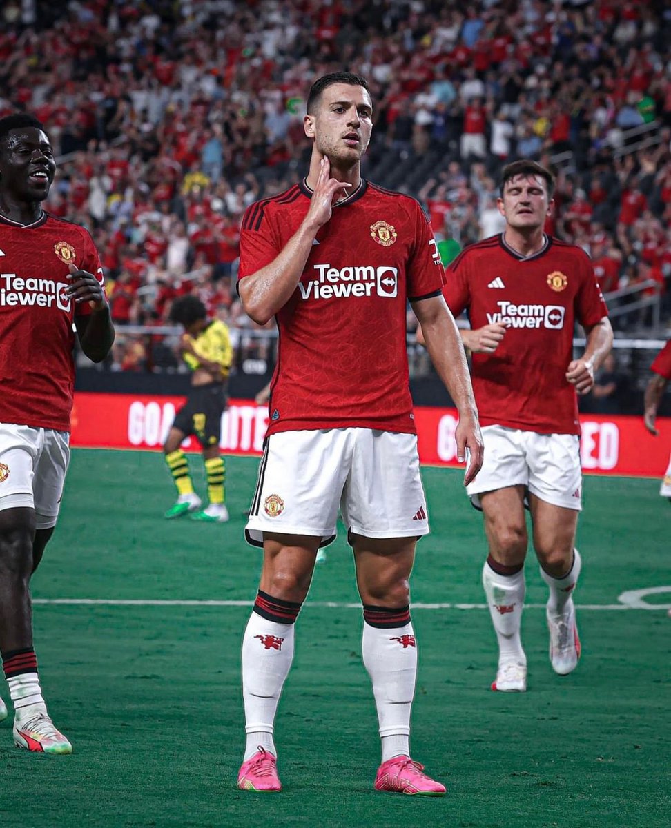 PorosHalangID's tweet photo. RT FOR AWB              LIKE FOR DALOT https://t.co/pnyGm7t9F8