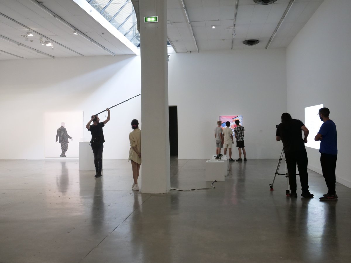 #résidence #étéculturel 
Les Films de la Villeneuve entament leur dernière semaine de tournage avant montage...
+ d'info sur la restitution de leurs travaux très bientôt !
Vue de l'exposition "En attendant Omar Gatlato"