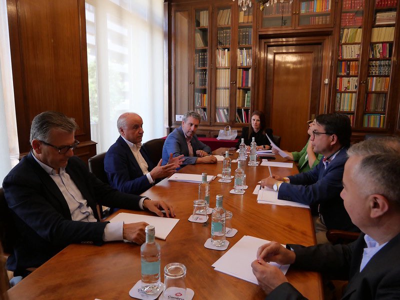 MarlonBreve's tweet photo. Agradecemos la reunión sostenida con Jaume Fàbrega, Presidente de la Cámara de Comercio de Girona, Jaume Guàrdia, Vicepresidente, Eduard Torrent, Director gerente, y sus equipos de las áreas de Formación e Internacionalización. ¡Vienen proyectos interesantes! https://t.co/RYzNDuvrT5