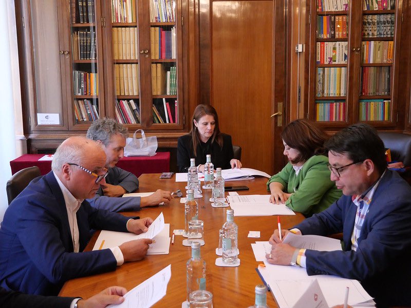 MarlonBreve's tweet photo. Agradecemos la reunión sostenida con Jaume Fàbrega, Presidente de la Cámara de Comercio de Girona, Jaume Guàrdia, Vicepresidente, Eduard Torrent, Director gerente, y sus equipos de las áreas de Formación e Internacionalización. ¡Vienen proyectos interesantes! https://t.co/RYzNDuvrT5