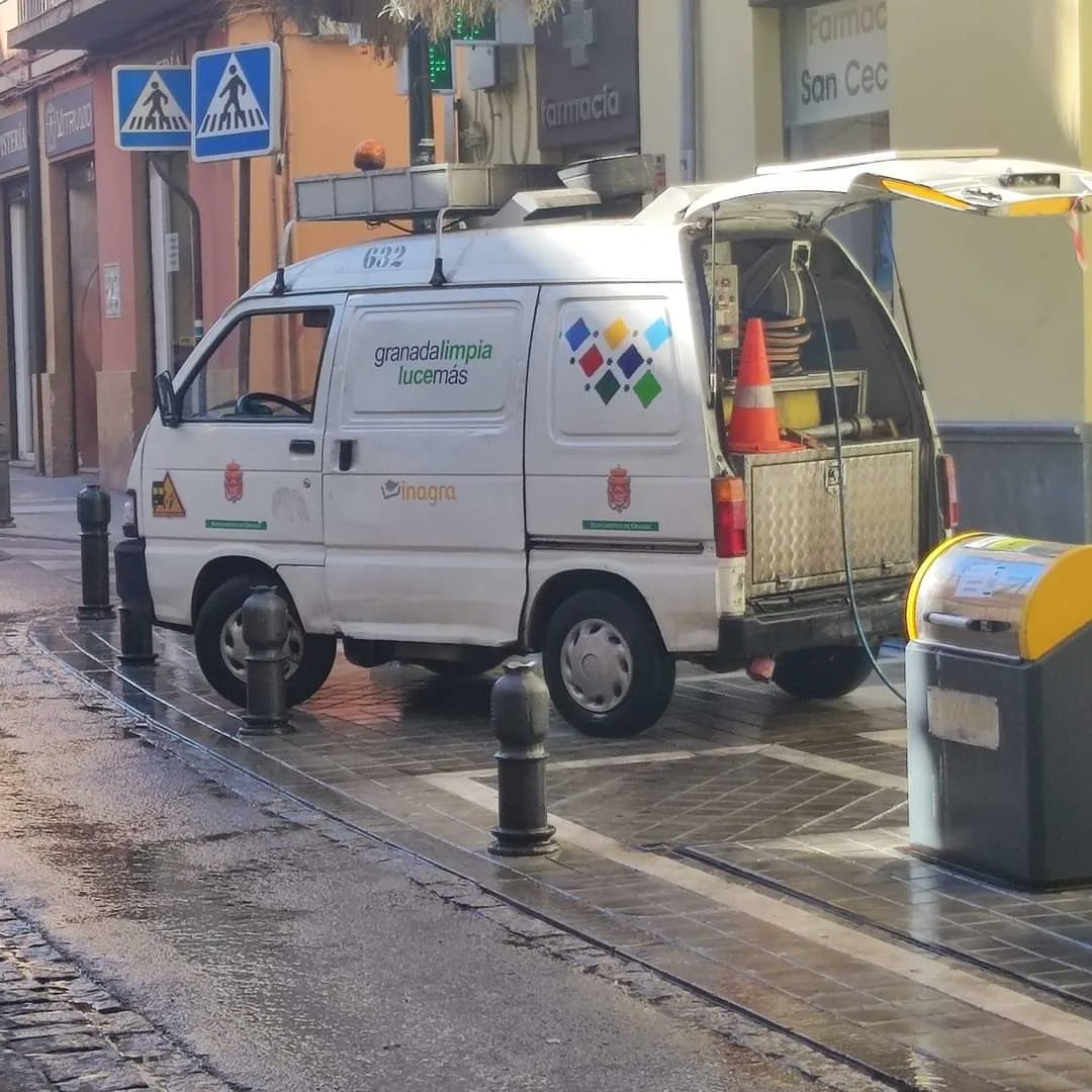AVVRealejoGR's tweet photo. 🟢🟢ACTUALIDAD| Desde la Asociación de Vecinos Realejo, San Matías, Santa Ana y Barrio de la Virgen , queremos dar las gracias a Granada Limpia y al Ayuntamiento de Granada ,por las labores de limpieza realizadas en el día de hoy en buena parte  del Barrio del Realejo. https://t.co/TRaHCzT6U4