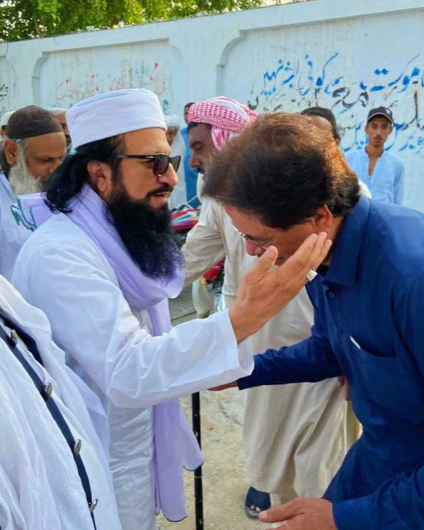 RealHanifAwan's tweet photo. دوران ملاقات پیر ڈاکٹر شہزادہ فضیل عیاض قاسمی صاحب والئی دربار عالیہ موہڑہ شریف مری ملک محمد حنیف اعوان  سے دست شفقت فرمارہے ہیں
#MalikHanifAwan #MalikJamilAwan #TeamAwan https://t.co/xMSsyGbBdE