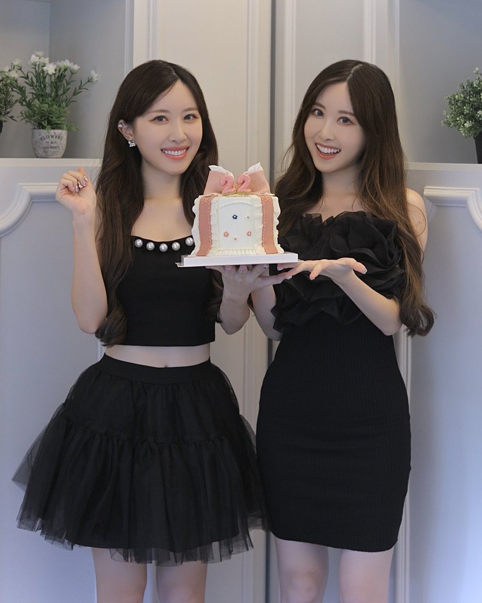 sandymandy_731's tweet photo. It's our 22nd birthday! 🎂
22歲啦！每年生日總被大家的愛和祝福包圍，好感動～今年的生日願望之一依舊是希望大家都能開心&amp;幸福
Truly blessed to have so many incredible people who fill our life with love. Grateful always 🫶🏻 https://t.co/Fh7R1irxmQ