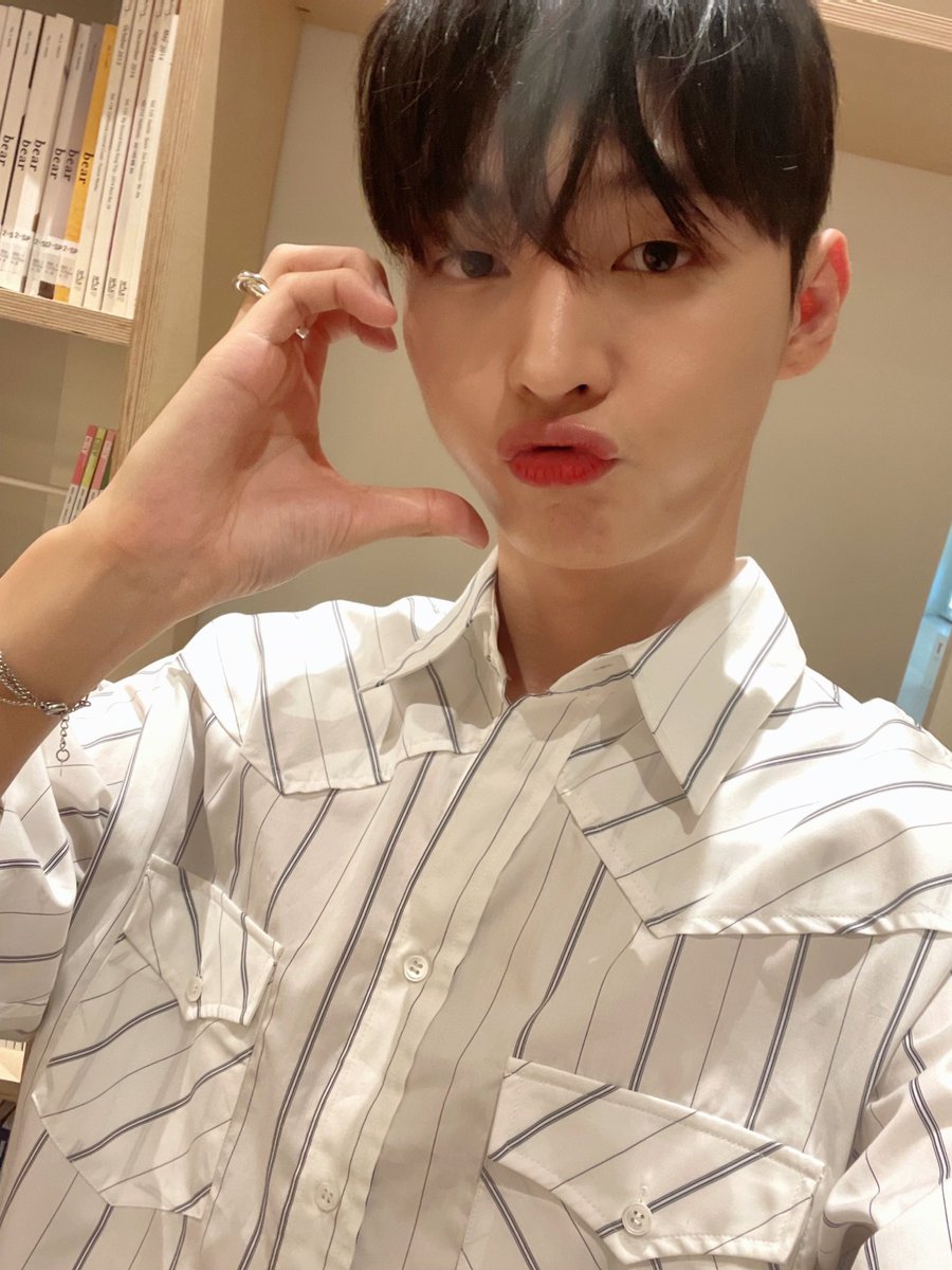 Official_YJS_'s tweet photo. [#오늘의윤잘생]

우리 모두 한번쯤은 있는 민망했던 기억들..😅 그 기억을 떠올리게 하는 다양한 사연들까지! 오늘도 재밌는 러브게임이었습니다😝 밥알들도 재밌었죠? 그럼 우린 내일 또 봐요👋🏻💗

#윤지성 #YoonJisung https://t.co/hoc31hxM6f