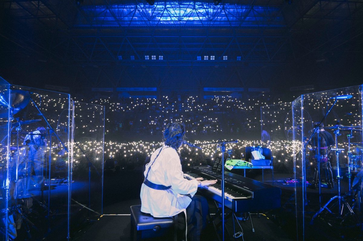 YojiNoda1's tweet photo. JAKARTA!!!❤️‍🔥🌹❤️‍🔥
Your shouts, your scream, your singing, your smile was too special. Can't expect for a better ENDING of an ASIAN TOUR.
We love you so much.
See you again❤️‍🔥

#radwimpsasiantour2023 

📷 @takeshiyao https://t.co/FAS3fThtwV