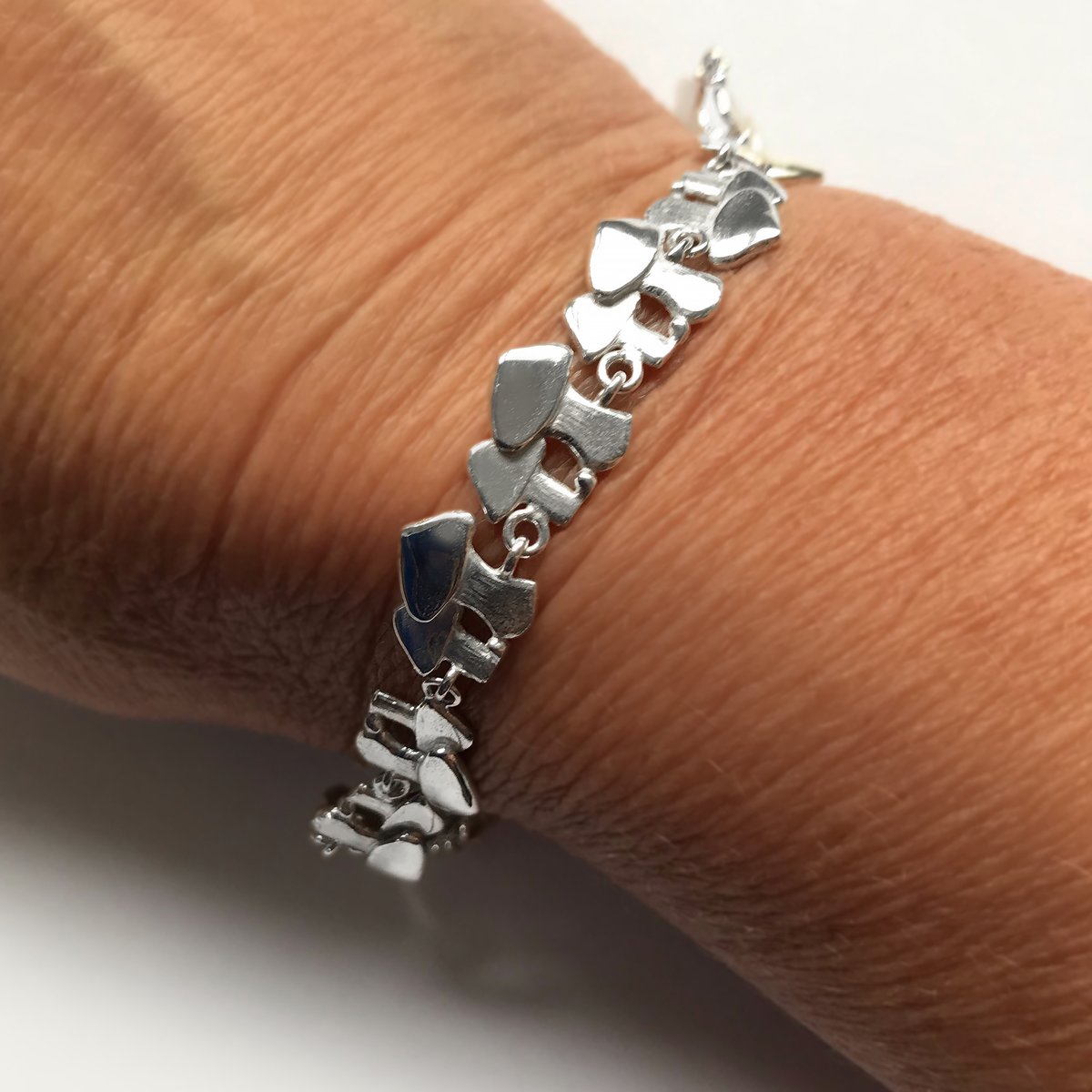 Delighted with this commission for a 60th birthday gift! 🍄💍 A mushroom design bracelet for my client's friend, a therapist based in the #PeakDistrict.

See more of my bespoke jewellery projects 👉 janeorton.com/jewellery-remo…

#mushroomjewellery #derbybusiness #derbyjeweller