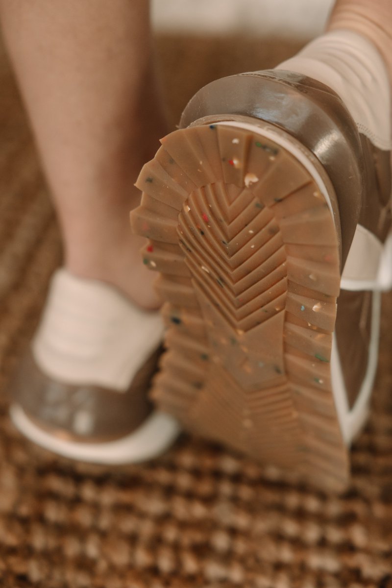 anothertrend's tweet photo. Some details! The sole is made with recycled materials!
—
¡Detalles! Nuestra suela esta hecha con materiales reciclados.
#AnotherTrend https://t.co/l6BhTzyTrT