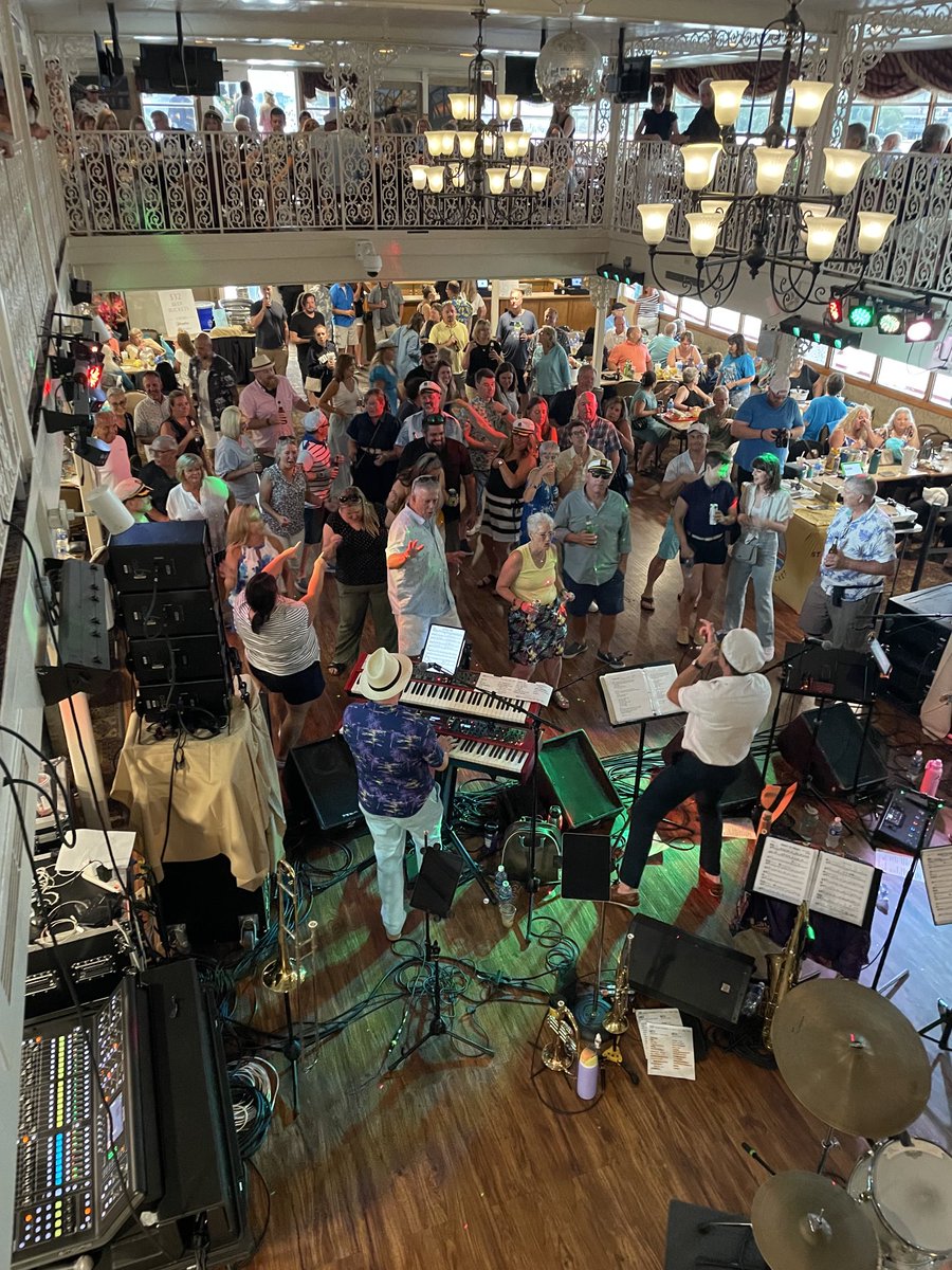 ValPorterDVE3WS's tweet photo. More pics from #DVEYachtRockCruise! https://t.co/ndsbiseS0b