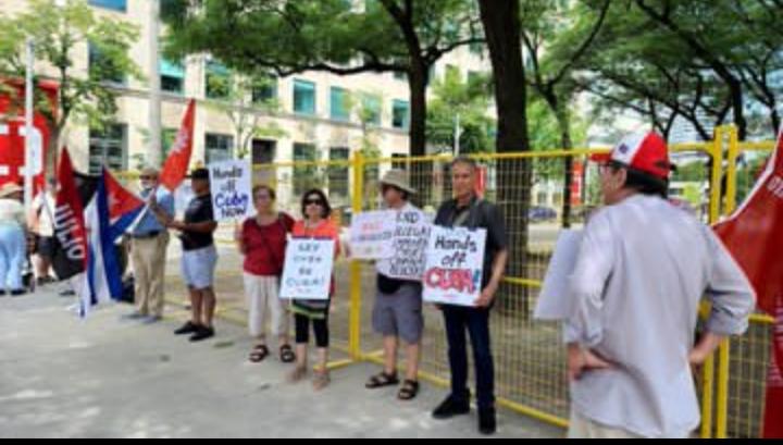 En varias partes del mundo se vivió ayer una jornada contra el bloqueo a Cuba. La solidaridad hacia nuestro país crece y es más visible. Gracias a las amigas y amigos que no cesan en su constante lucha por nosotros. 

#MejorSinBloqueo #MujeresEnRevolución