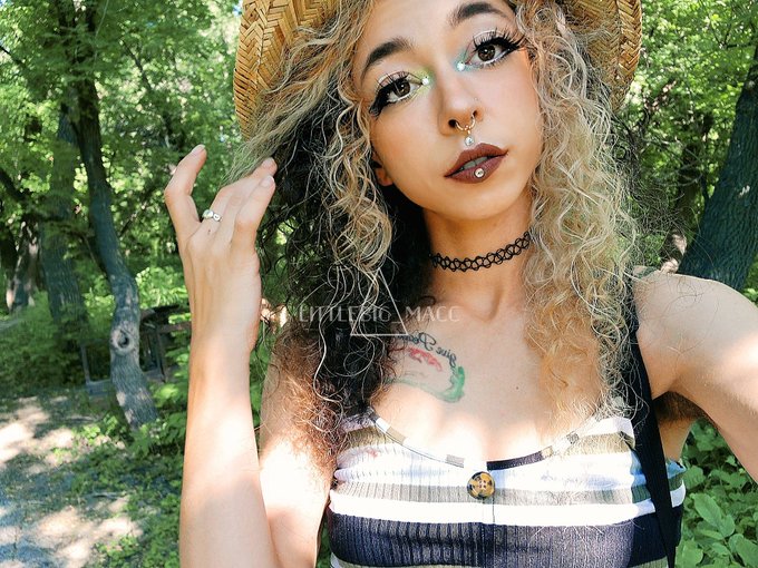 I just wanna step on you, is all.  #altmakeup https://t.co/ljBlFsDq49<a href="/tag/altmakeup"class="tags">#altmakeup</a>