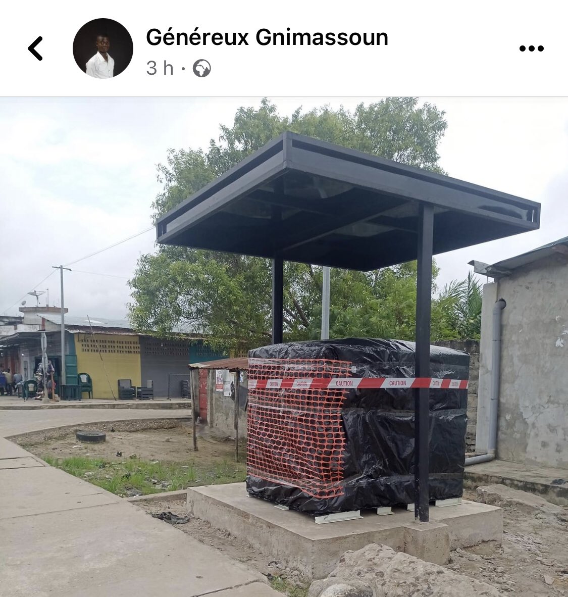 tariq_ousmane's tweet photo. Qui a une idée de ce qui se trame avec ses installations à chaque coin de rue 🤔
Quelqu’un a dit mini station essence ⛽️ https://t.co/JJgVErzPdb