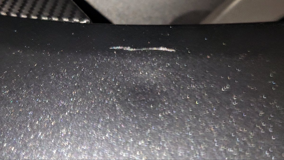 NH1808's tweet photo. 雹は球体ではない為、実際はこの様な凹みになります

ゴルフボールを靴下に入れて叩いても、こうはならないですねwww
#雹害
#ビッグモーター https://t.co/2EPqEGmYQk