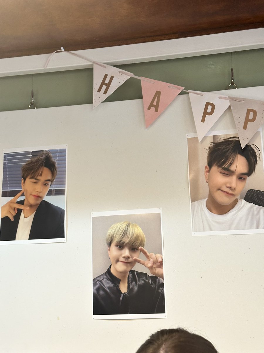 kingdannnn's tweet photo. 먕. 오랜만에 훈프들 보니 기분이 멧챠 좋았당. 
사진 대충 찍어서 미안하게 됐넹 🫠 @IM_O81 @2002agiya https://t.co/x5IyZIoK9x