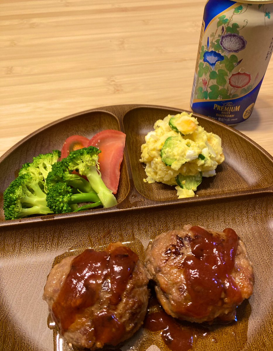 yuchirocamp's tweet photo. 今日はハンバーグ🤎とプレミアムなプレモル🍻✨
今日はREPOCFARMさんのジャガイモ、人参、玉ねぎを使ってポテトサラダを作りました💛
ジャガイモが黄色くて✨
茹でたてのつまみ食いが止まらない😆
#REPOCFARM
#プレミアムモルツ https://t.co/Qy1JI17d8v
