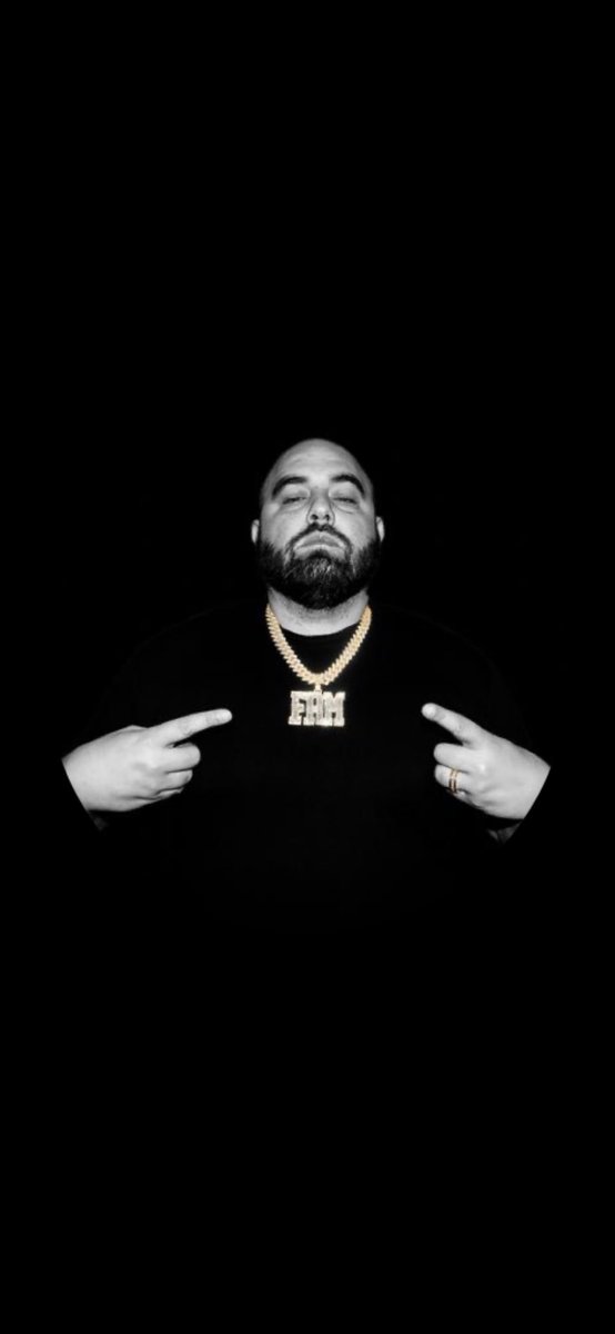 Jonathan Taylor is a smart man
There is NO SHOT he is relying on this wannabe.
He may be his agent but not a chance it’s this clown calling the shots… easy target because he appears to be a dumbass but Taylor is not letting goofy here dictate his career