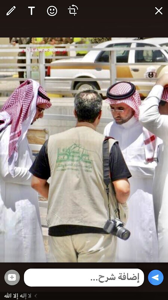 @Mohhowail <a href="/samhod35/">عوض عمير الشهراني</a> لاشك أن الزميل المصور الوفي #عوض_عمير  كان الداعم الأول والعضد اليمين في كثير من الجولات الميدانية والمناسبات الرسمية لمدة ١٩ عام متتالية وأعتز وأفتخر بزمالته وأقدر له تلك الجهود 🙏