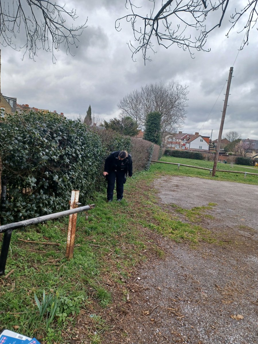 Weapons sweep Murray Park Whitton.  #saferparks