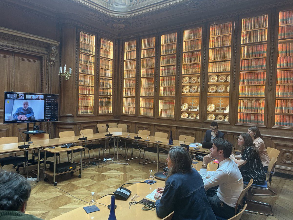 Nombreux échanges ce matin avec des parlementaires, élus, responsables syndicaux, équipes académiques. Tous engagés pour l’École de la République, la réussite de nos élèves, le soutien à nos enseignants et à l’ensemble des personnels, l’accompagnement des familles.