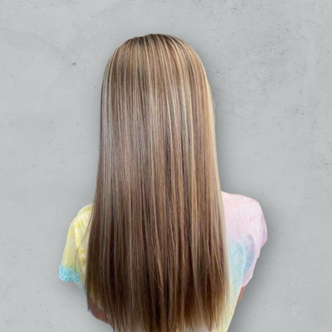 Give your hair a beautiful, natural-looking dimension with a delicate partial foil highlight like this client. Whether you prefer subtle golden streaks or caramel accents, we'll leave you with a picture-perfect sunlit glow! ☀

Stylist: Carrie

#partialhighlights #highlights