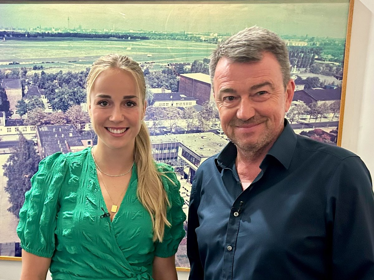 Skulle59's tweet photo. “Müssen uns dennoch keine Sorgen ums Achtelfinale machen” - Giulia #Gwinn nach dem 1:2 #GERCOL im @sportstudio #mima https://t.co/dgwTtT5HLr