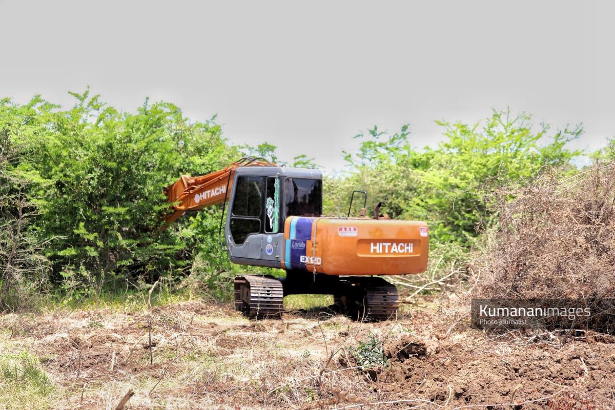 kumanan93's tweet photo. The Mahawali Authority of Sri Lanka is trying to occupy 1500 Acres of Land belonging to Native Tamil People in   the place of #kokkuthoduvai  ‘Akkaraiveli' a border area of Mullaitivu district. Actions are being taken to distribute 25 acres each to Sinhalese people.

#Landgrabbingsl #EndTheOccupation