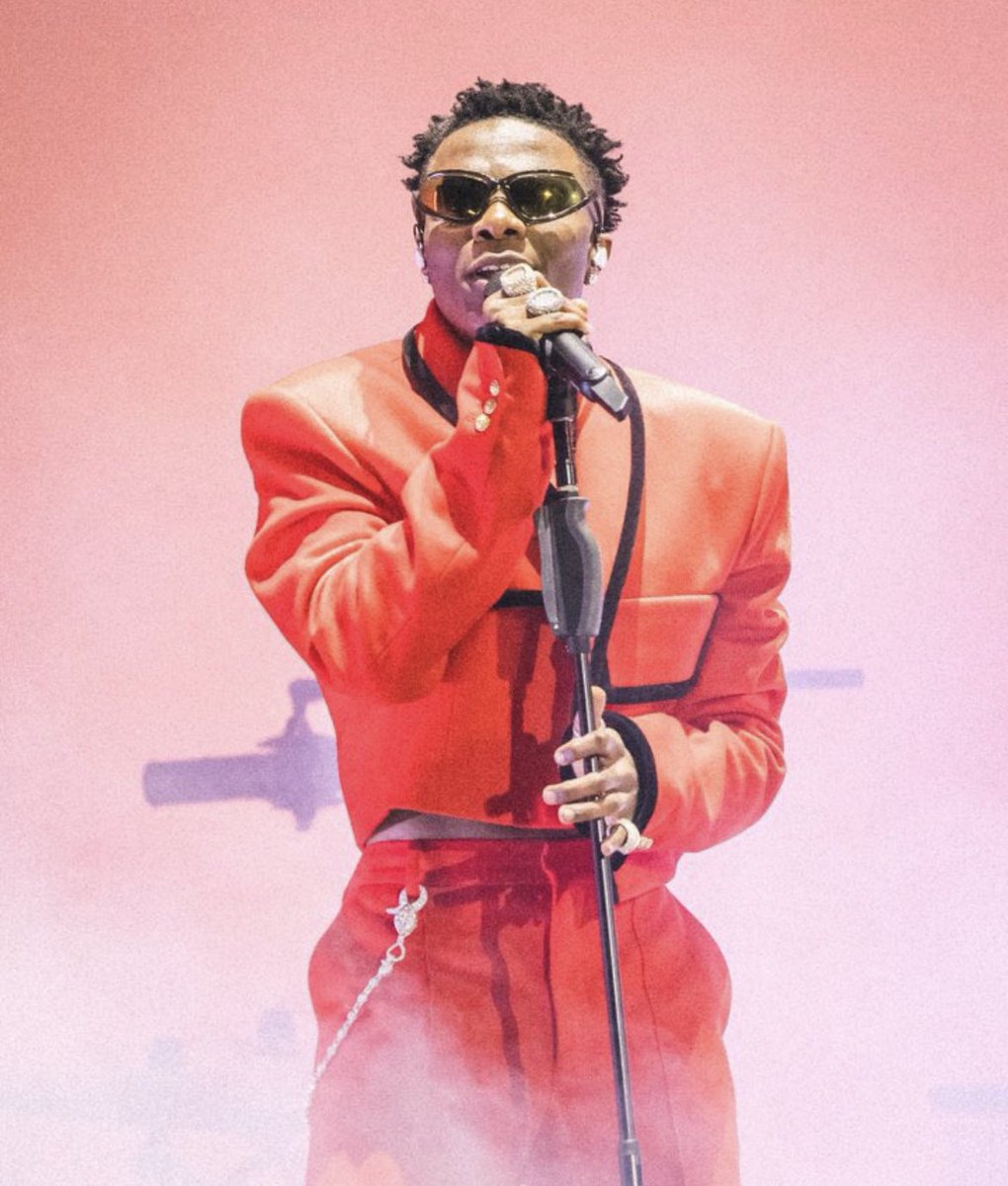 TalkMEDIA_ent's tweet photo. Photos from @wizkidayo SOLD OUT Concert at Tottenham Stadium, London @SpursOfficial 

Big Wiz is the 1st African act to Sell out the Stadium and also the African artiste with the largest show audience in the UK.  
July 29th was a blessing

#WizkidxTottenhamStadium https://t.co/tiR2wKCG6i