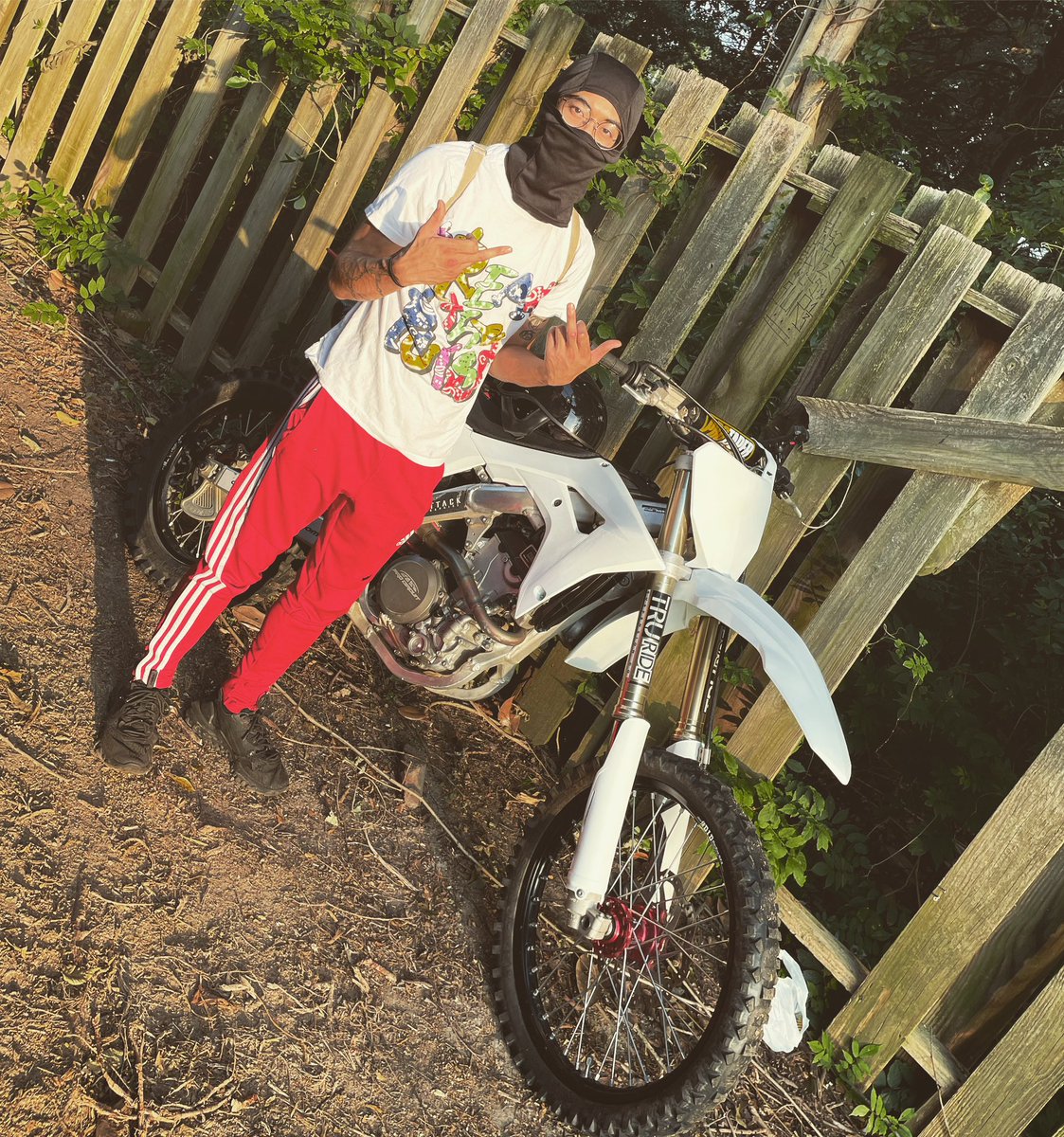 IsDatD5's tweet photo. #bikelife #dirtbike #Honda #crf250r #outside #Raleigh https://t.co/ufDAWM1SjU